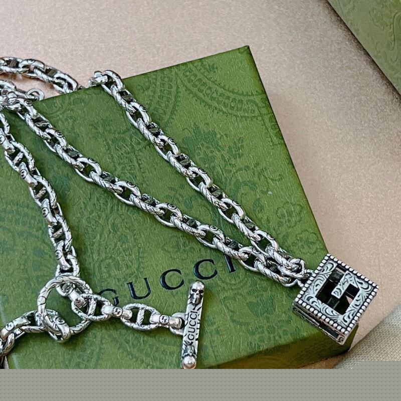 G*u*i necklaces